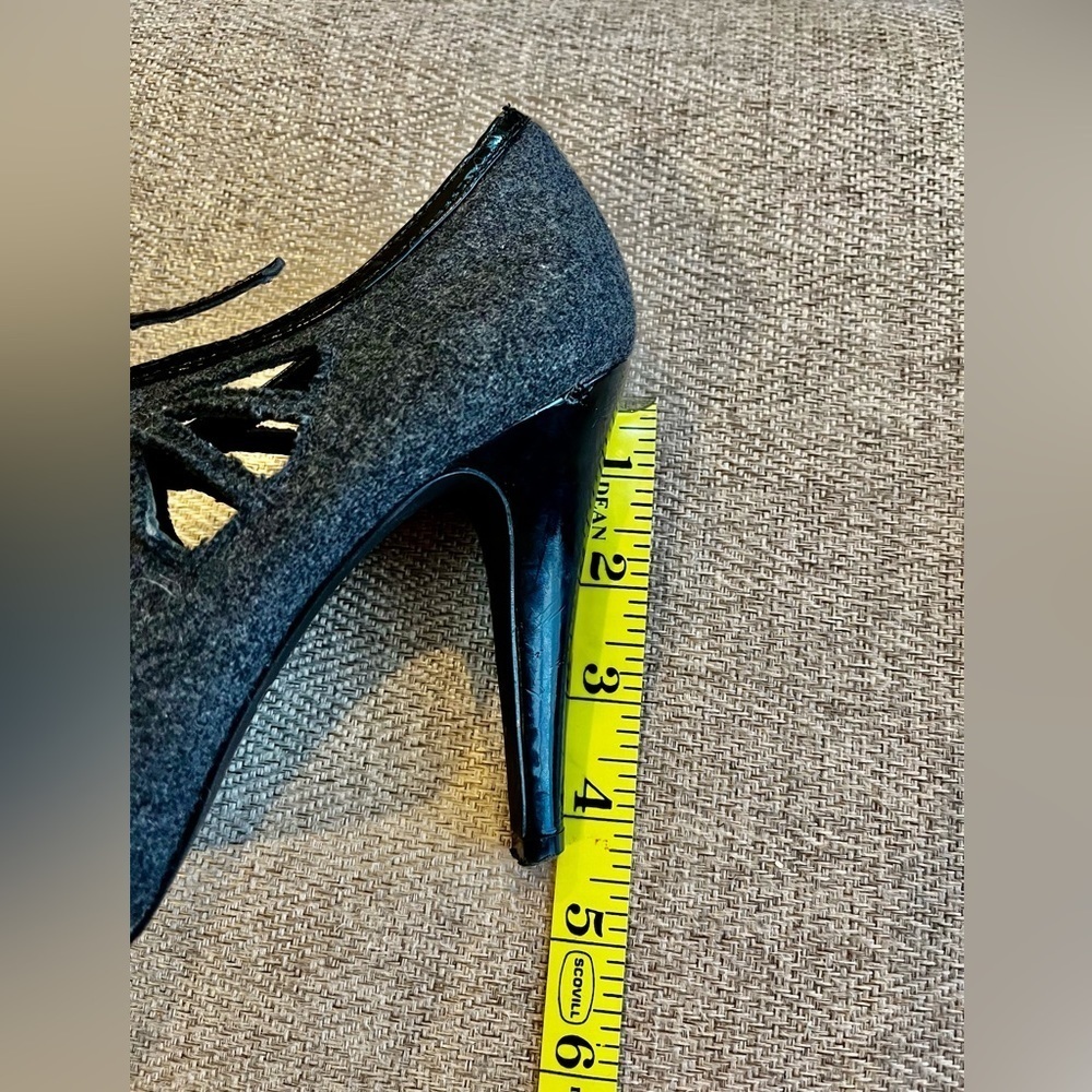 Aldo grey flannel blk patent trim platform heel. SZ 37. Cutout pattern good cond - Picture 9 of 9
